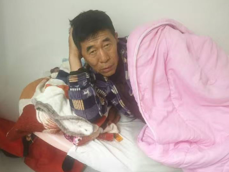 腰退行二节真空造成瘫痪疼痛的王先生